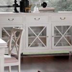 mueble buffet aparado en blanco