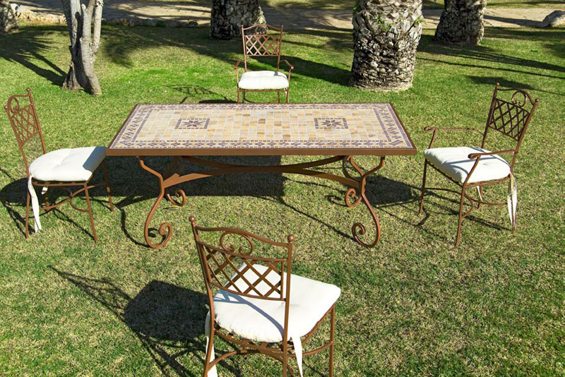 Mesa y sillones de terraza en forja