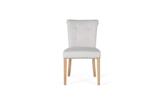 2 Sillas Tapizadas Beige Clasicas con Tachuelas  Serie Acombe