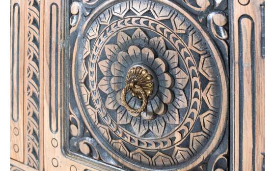 Aparador Oriental 3 Puertas Talladas Patas Gruesas Alsava