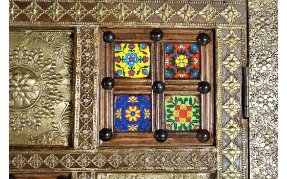 Armario Etnico 2 Puertas con Ceramica Bronce Repujado Aichen