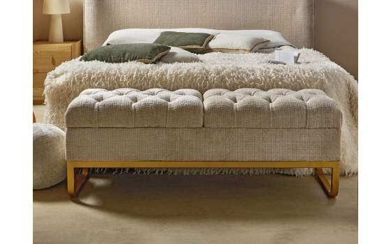 Banco Baul Descalzadora Tapizado Beige Patas Oro Serie Amandi