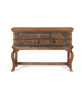 Baul Alto Oriental Tallado Decorado con Patas Serie Agard