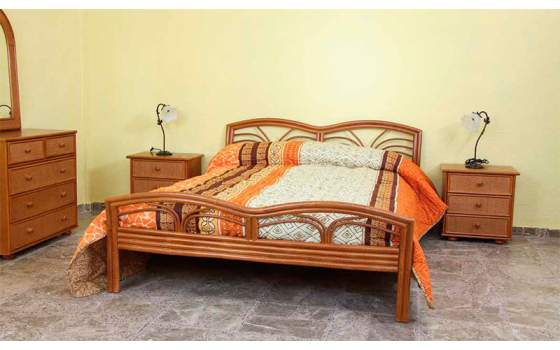 Cama Grande Tejido de Rattan Natural en Colores Serie Atains