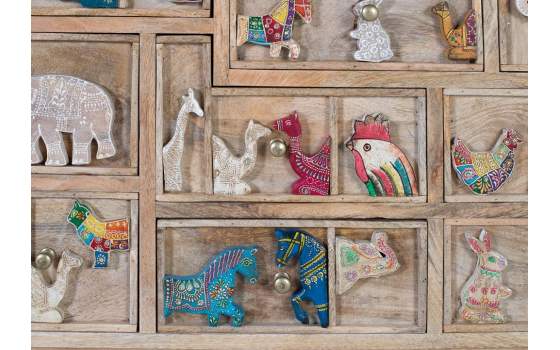 Comoda Madera Mango Detalles Animales Tallados  Albera