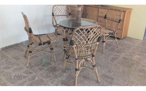 Conjunto 4 Sillas y Mesa Rattan Tejido Sintetico Aneisa