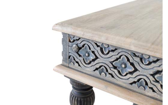 Mesa Auxiliar Cuadrada Estilo Etnico Tallada y Pintada Altorf