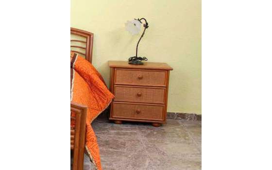 Mesita de Noche Rattan Mimbre 3 Cajones Serie Atains