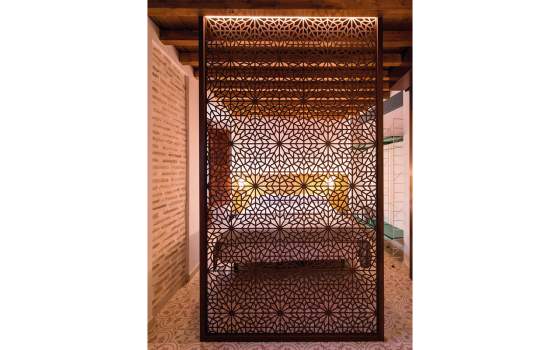 Separador Metal Diseño Arabesco Cortado a Laser Serie Adriast