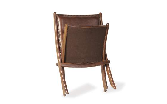 Silla Baja Salon Piel y Madera Serie Ayrer