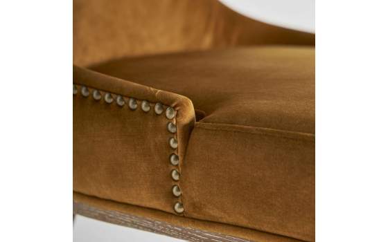 Silla Contemporanea Dozza Tapizada Tachuelas Serie Zenica