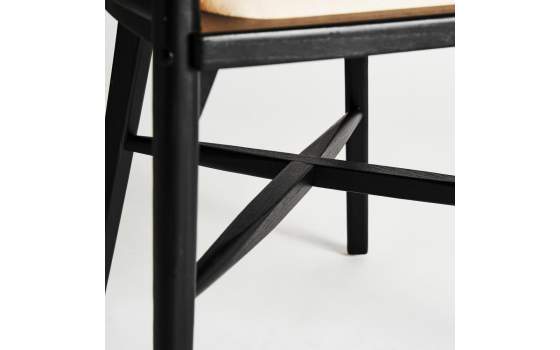 Sillon Contemporaneo Madera Rejilla Tapizado Negro Serie Nuchis