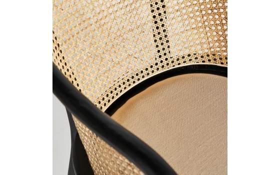 Sillon Contemporaneo Madera Rejilla Tapizado Negro Serie Nuchis