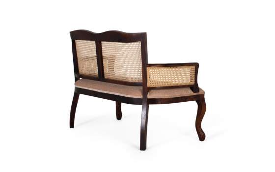 Sofa 2 Plazas Clasico Acacia Nogal Tapizado y Rejilla Allamin