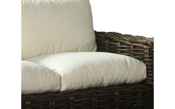 Sofá 2 Plazas Rattan Negro Glaseado Cojín en Blanco Arcarna