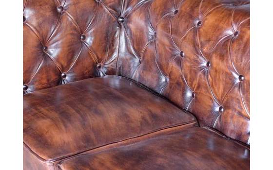 Sofa Chester Tapizado Cuero Marron Viejo 3 Plazas Serie Alinas