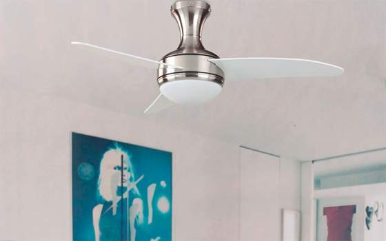 Ventilador Techo con Luz Cromo Palas Blancas