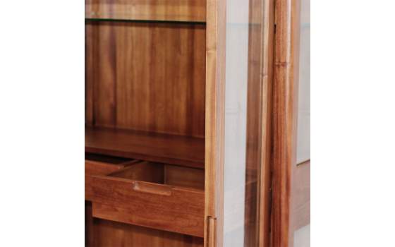 Vitrina Colonial  2 Puertas Acristaladas 2 Cajones Serie Oporto