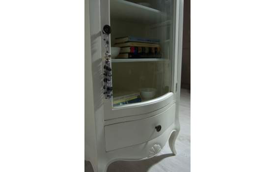 Vitrina Baja en Blanco Copete Blanco Estilo Vintage Paris